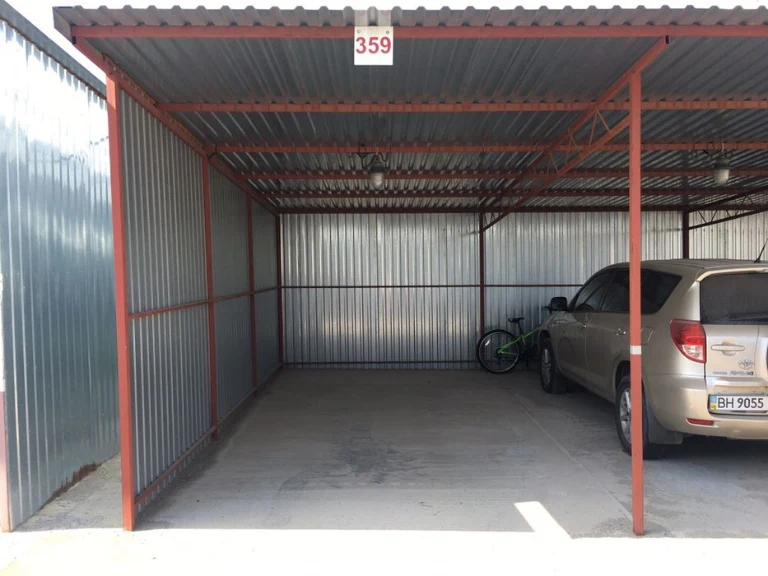 I am selling a parking space at General Bocharov 60