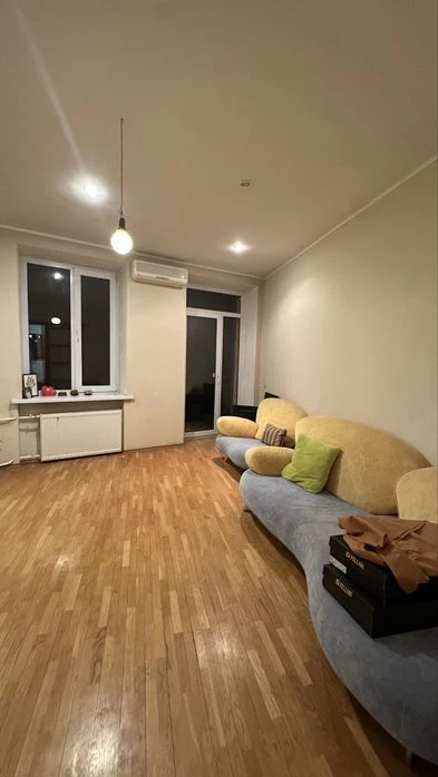 Selling a 2-room apartment in the center