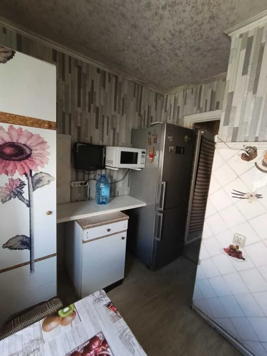 Selling a 4-room apartment on Kholodnaya Gora near the metro station.
