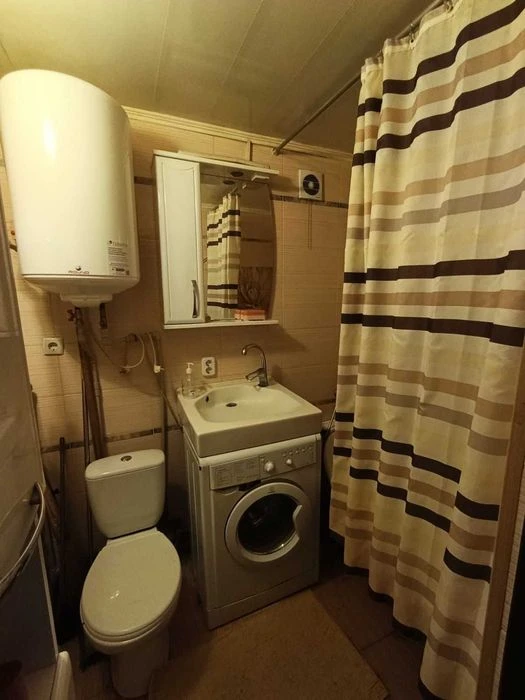 Selling a 4-room apartment on Kholodnaya Gora near the metro station.