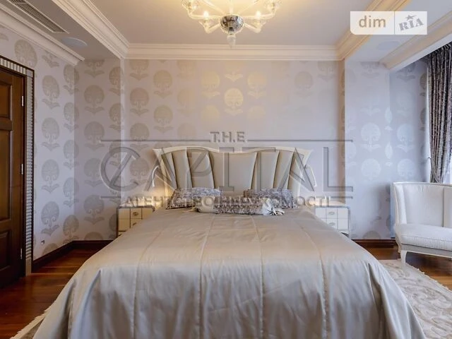 Продаж 3к квартири 200 кв. м на узвіз Кловський 7 • ID 34742