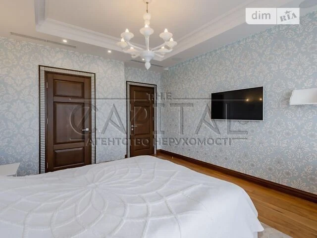 Продаж 3к квартири 200 кв. м на узвіз Кловський 7 • ID 34742