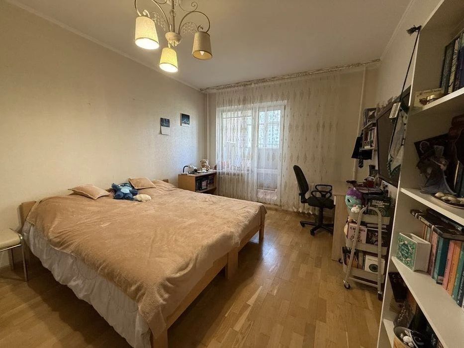 Драгоманова, Ахматова, Григоренко, 3 ком, 99кв. м, 100000у.