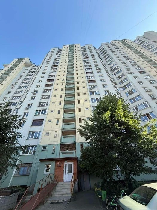 Драгоманова, Ахматова, Григоренко, 3 ком, 99кв. м, 100000у.