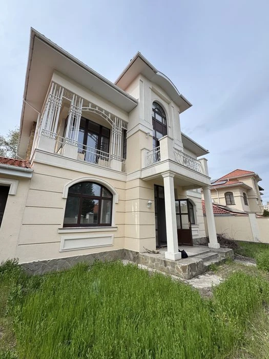 House for rent, 10 Fountain OASIS 414m2 — 7.8 acres of land WITHOUT r