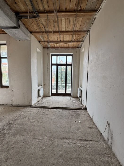 House for rent, 10 Fountain OASIS 414m2 — 7.8 acres of land WITHOUT r