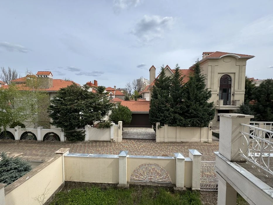 House for rent, 10 Fountain OASIS 414m2 — 7.8 acres of land WITHOUT r