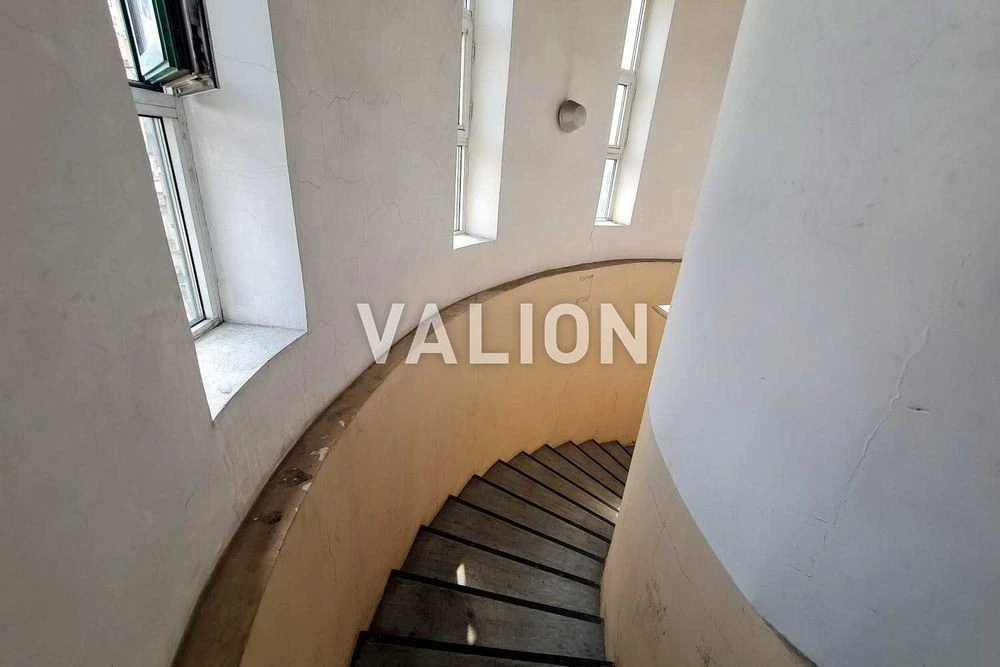 Three-level apartment for sale at 7b Nazarivska Street. Center.