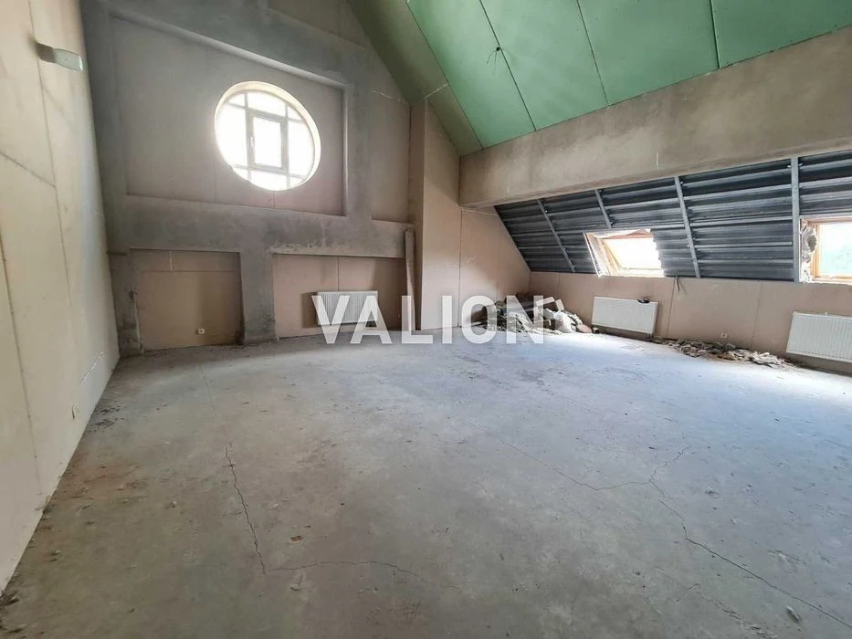 Three-level apartment for sale at 7b Nazarivska Street. Center.
