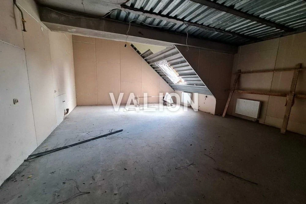 Three-level apartment for sale at 7b Nazarivska Street. Center.