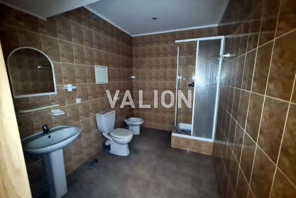 Three-level apartment for sale at 7b Nazarivska Street. Center.