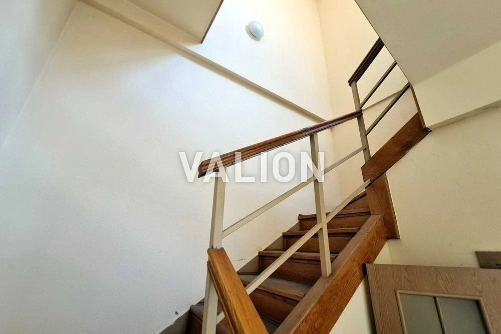 Three-level apartment for sale at 7b Nazarivska Street. Center.