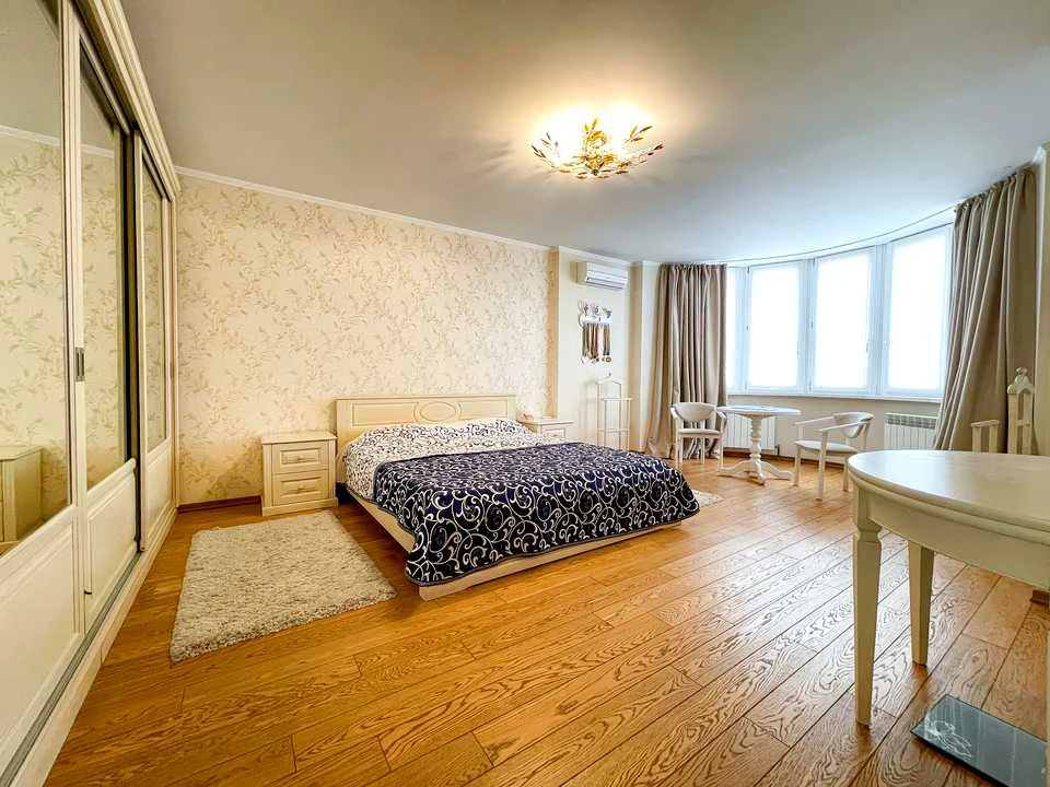 Квартира. Киев, Срибнокильская ул.