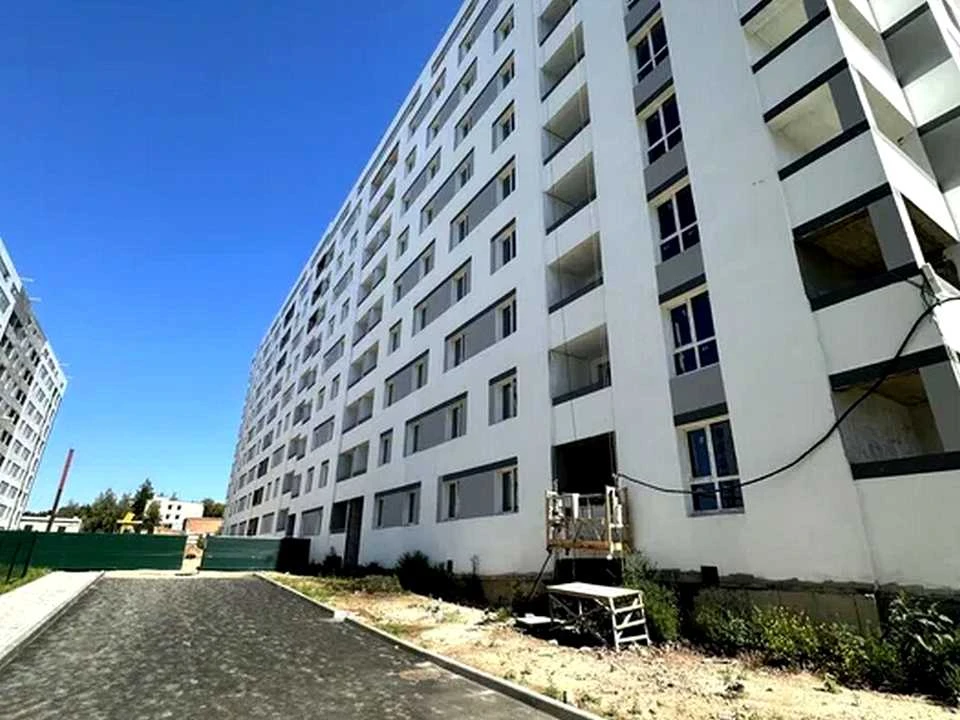 Apartment. Kharkiv, Poltava Shlyakh St., (Building 10)