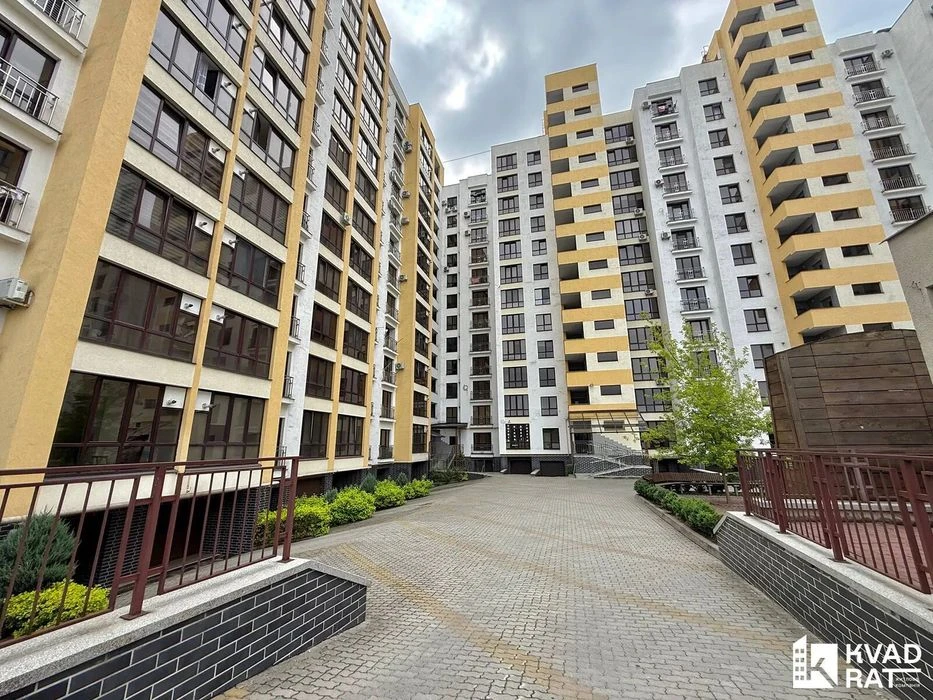 Простора, дизайнерська 2 кім 75м2 в будинку бізнес класу!