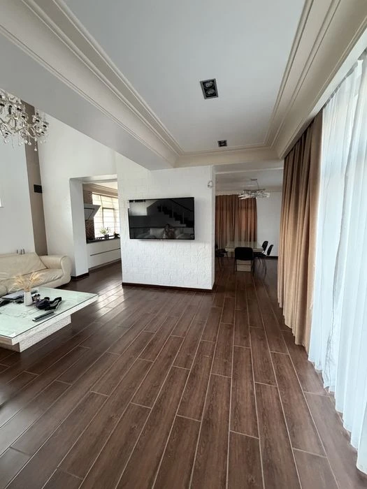 OWNER'S house for sale in Sauvignon, basement, garage, swimming pool