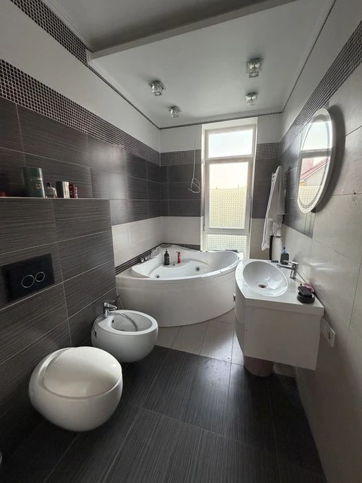 OWNER'S house for sale in Sauvignon, basement, garage, swimming pool