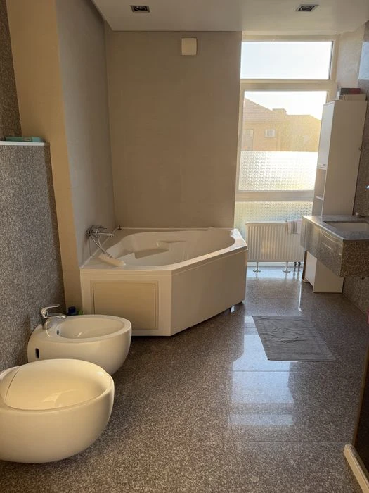 OWNER'S house for sale in Sauvignon, basement, garage, swimming pool