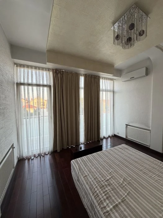 OWNER'S house for sale in Sauvignon, basement, garage, swimming pool