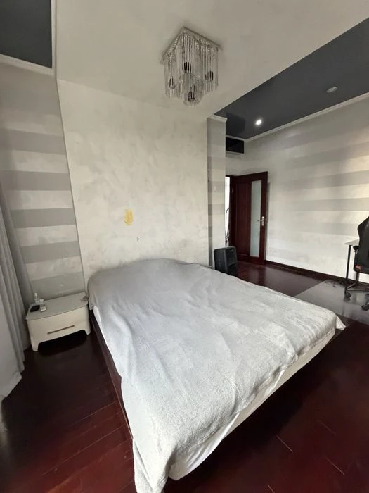 OWNER'S house for sale in Sauvignon, basement, garage, swimming pool