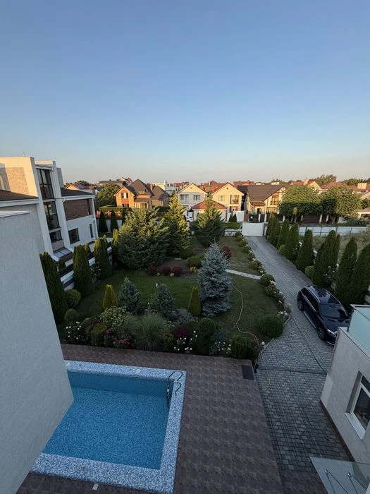 OWNER'S house for sale in Sauvignon, basement, garage, swimming pool