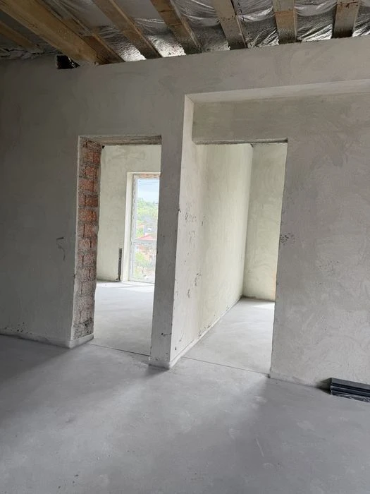 Продається 2- кімнатна квартира у зданому будинку р-н Дастор