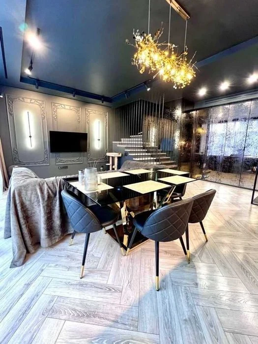 Designer renovated townhouse for sale! Joyful 92 Sherlock