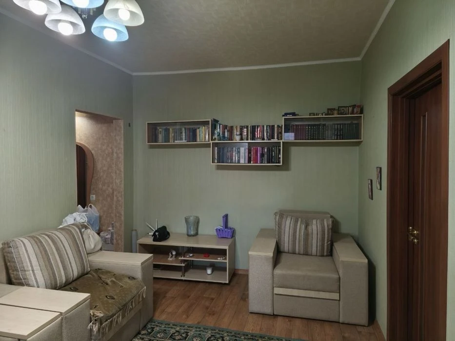 FIRST TIME!! 2-room apartment near the KhTZ metro station.