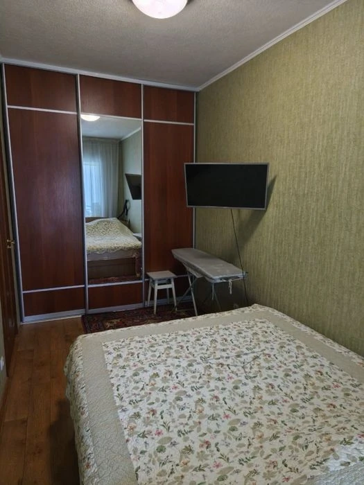 FIRST TIME!! 2-room apartment near the KhTZ metro station.