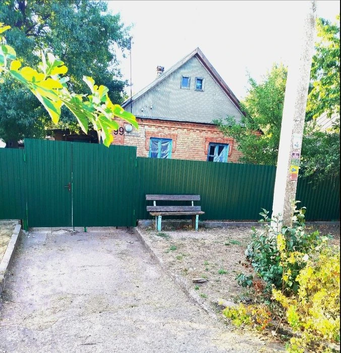 I am selling a house in Shevchenkivskyi district.