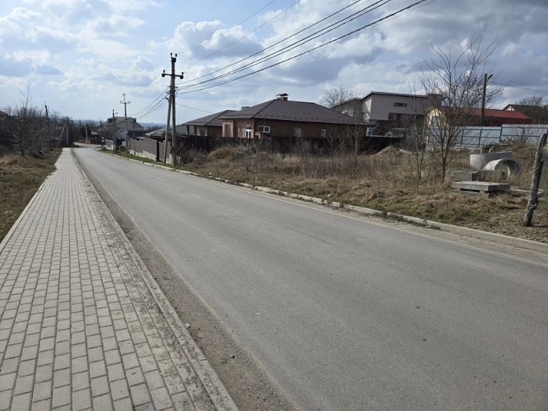 Продам земельну ділянку. Лезнево