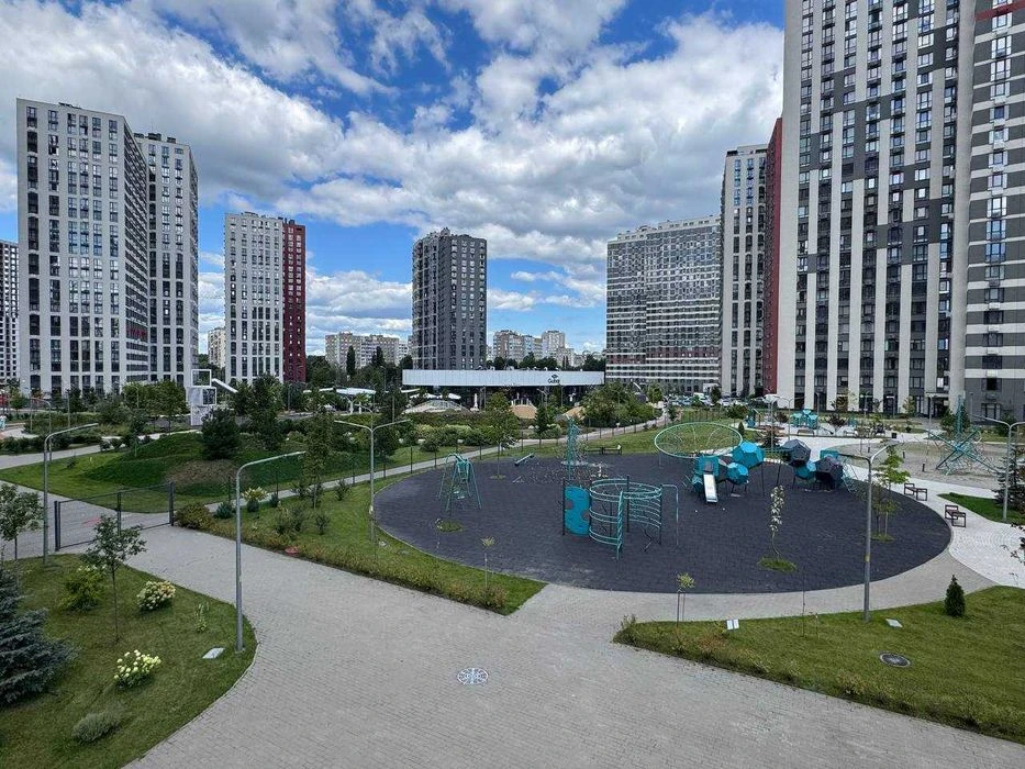 Видова двокімнатна квартира без ремонту в ЖК Варшавський Плю