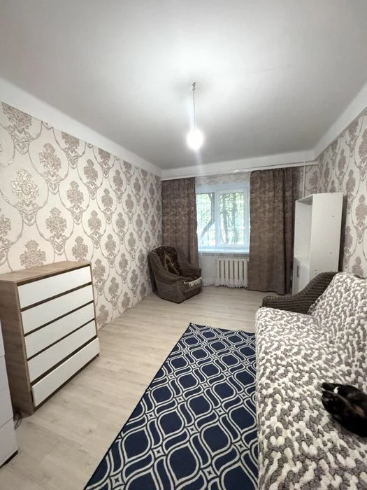 Продается 2 ком квартира в Бородинском р-не по улице Штурмов.