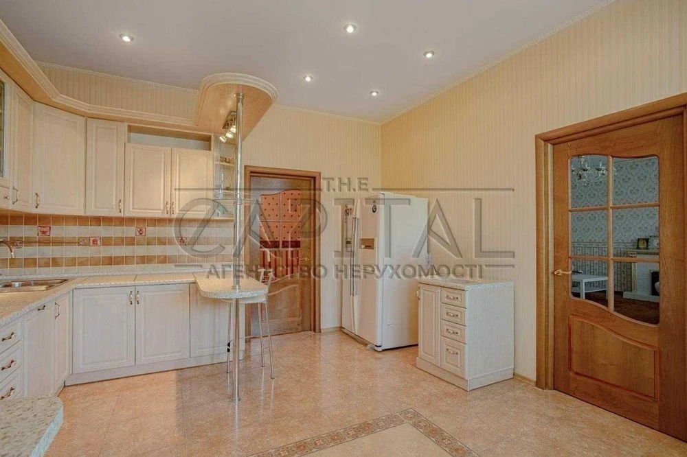 For sale / Apartment / 146 m2 / Shevchenkivskyi district / Chor st.