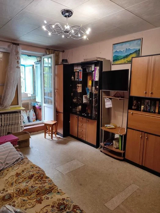I am selling a 2-room apartment on the third floor in a residential condition.