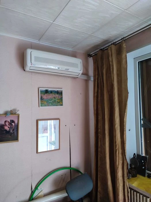 I am selling a 2-room apartment on the third floor in a residential condition.