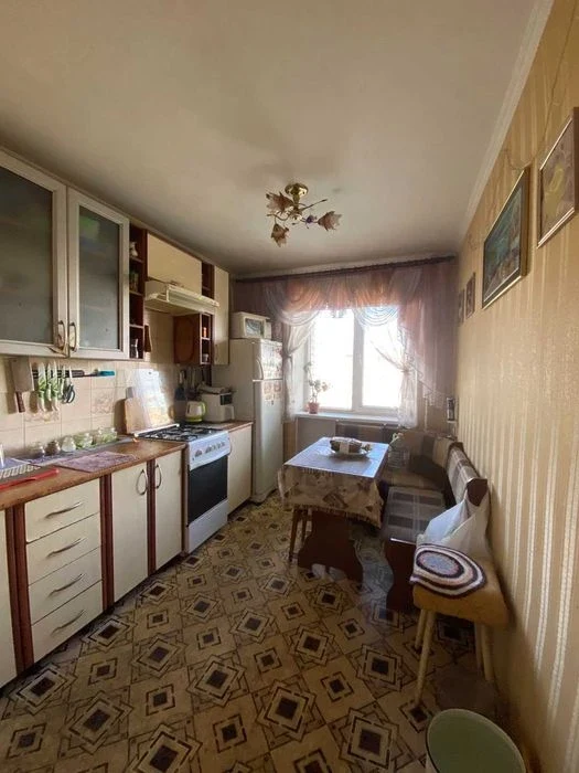 В продаже 5-комнатная квартира с прекрасным видом на море.