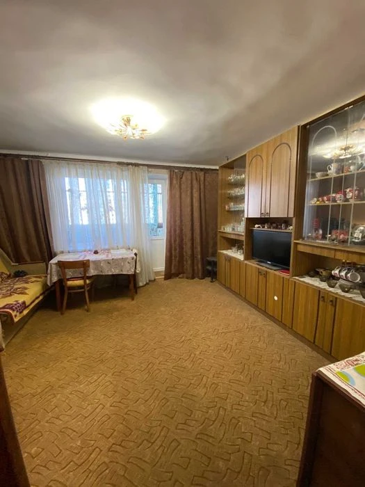 В продаже 5-комнатная квартира с прекрасным видом на море.