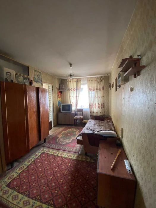 В продаже 5-комнатная квартира с прекрасным видом на море.