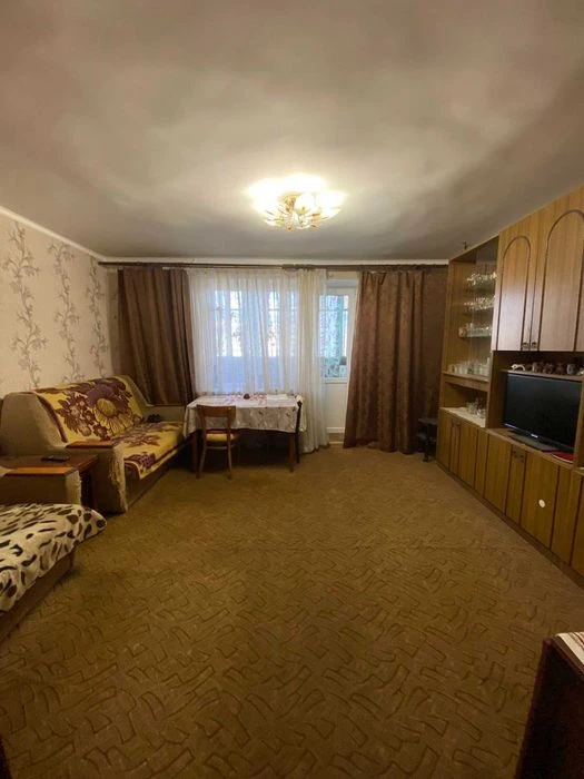 В продаже 5-комнатная квартира с прекрасным видом на море.