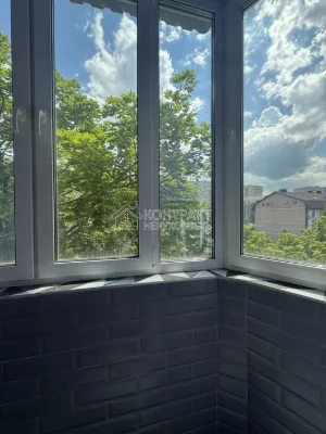 For sale 2-room apartment Sportivna Zahisnykov Fesenkivska Metalis