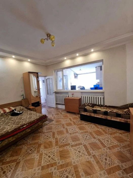 I will sell the house at the price of an apartment. My own yard, gas heating.