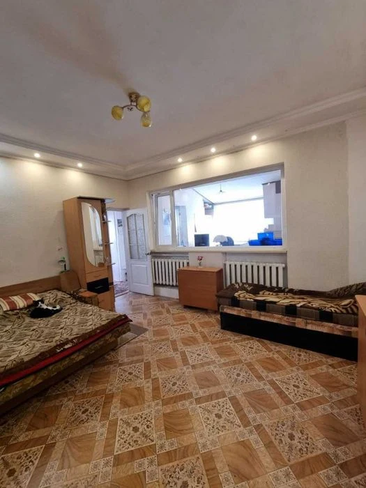I will sell the house at the price of an apartment. My own yard, gas heating.