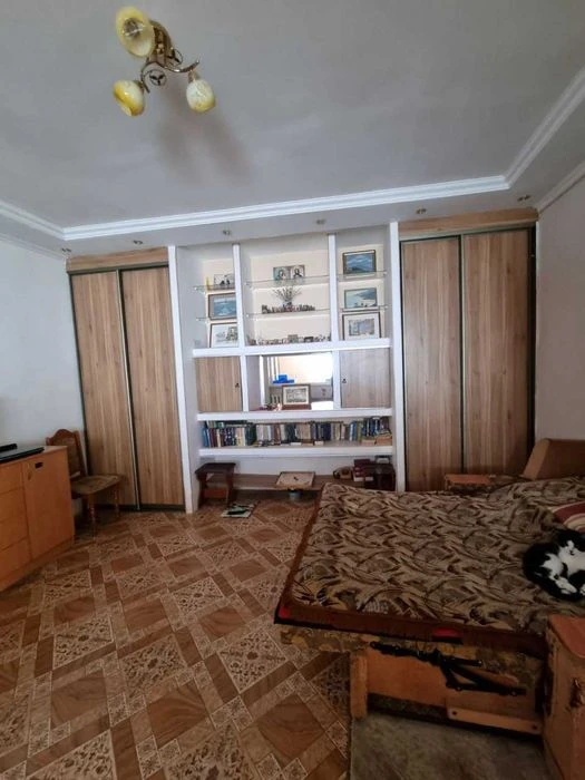 I will sell the house at the price of an apartment. My own yard, gas heating.