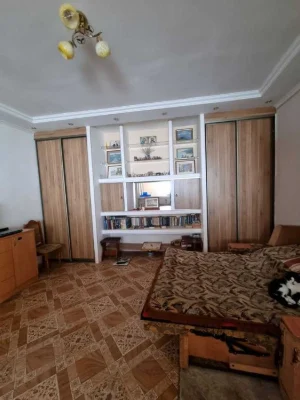 I will sell the house at the price of an apartment. My own yard, gas heating.