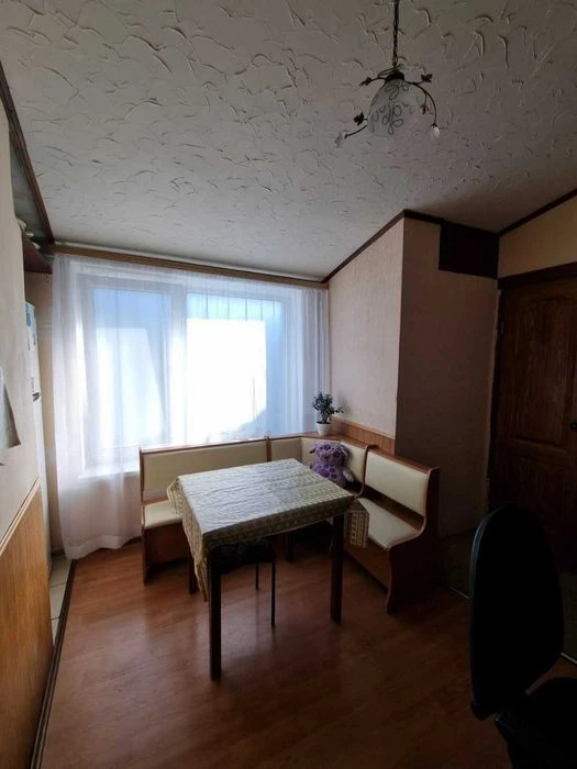 I will sell the house at the price of an apartment. My own yard, gas heating.