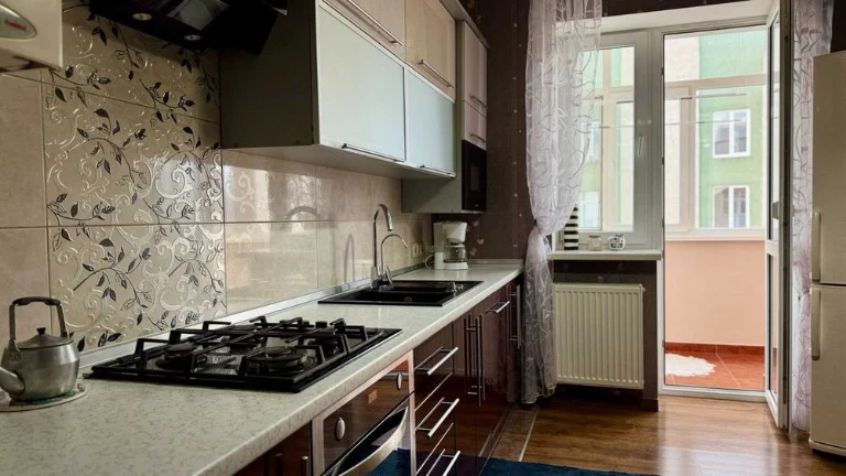 (5) продам 2к квартиру на ул. Майбороды 9081