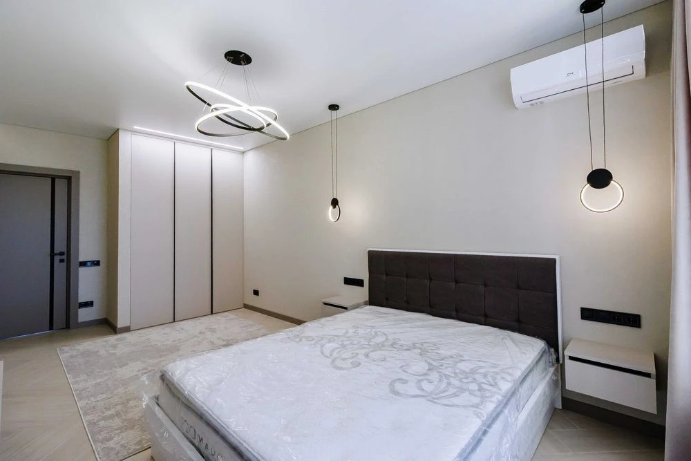 * Without % Stylish 3-room apartment on Kadetskyi Hay Street,