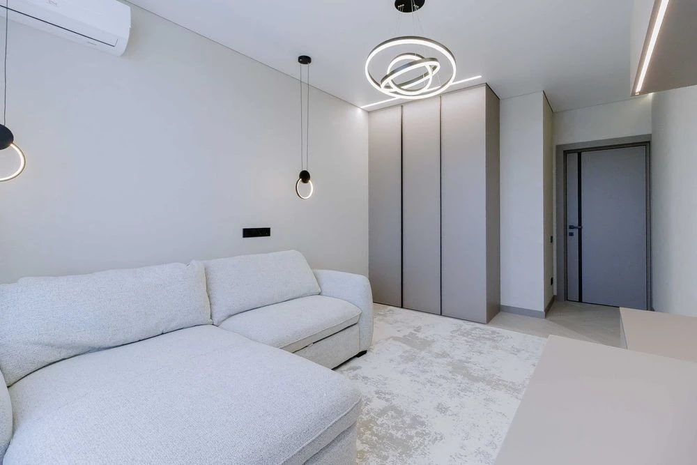 * Without % Stylish 3-room apartment on Kadetskyi Hay Street,