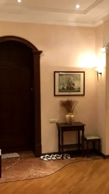 Продажа квартиры 4-комн. 160 м² 1/3 эт.
